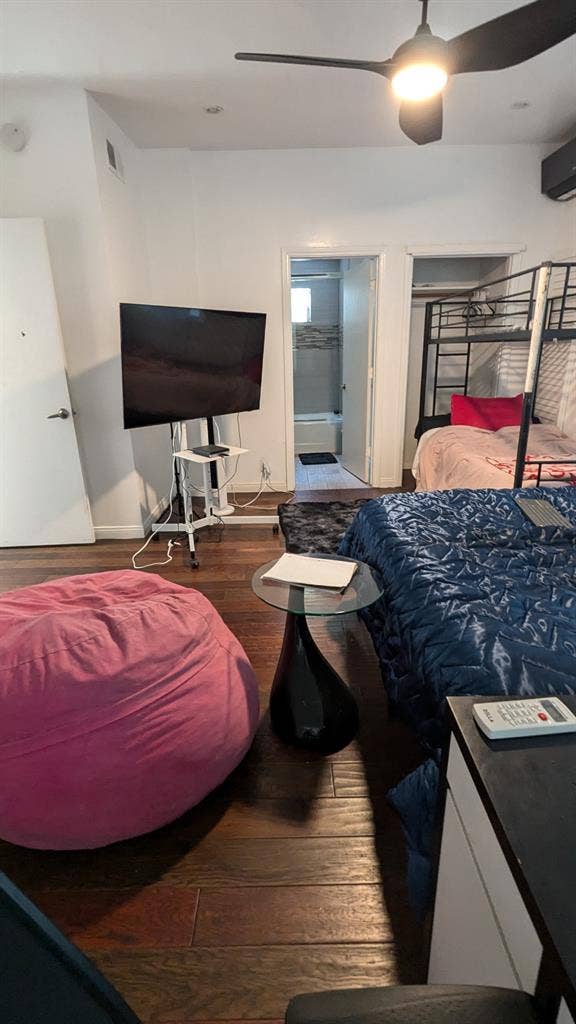 Room w/ Pool & View – LA Hills