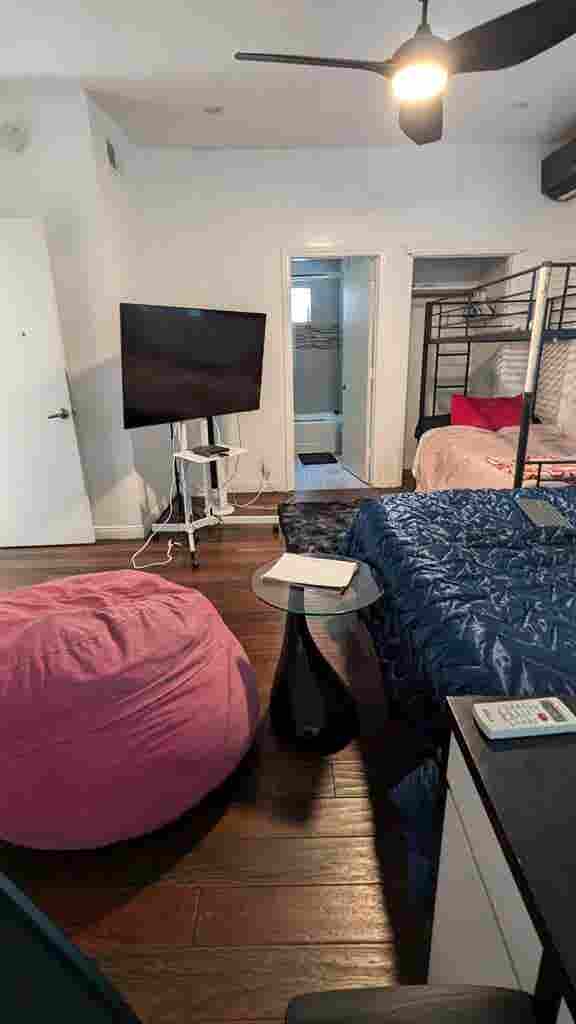 Room w/ Pool & View – LA Hills