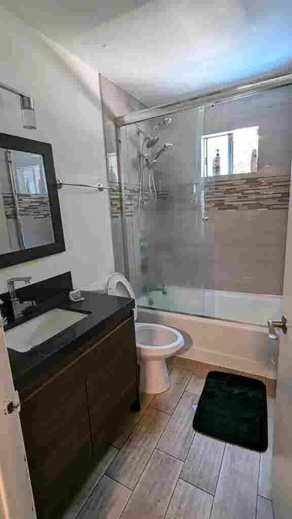 Room w/ Pool & View – LA Hills