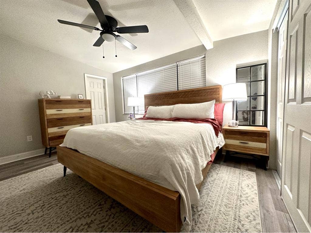 Private bedroom w/ Bath