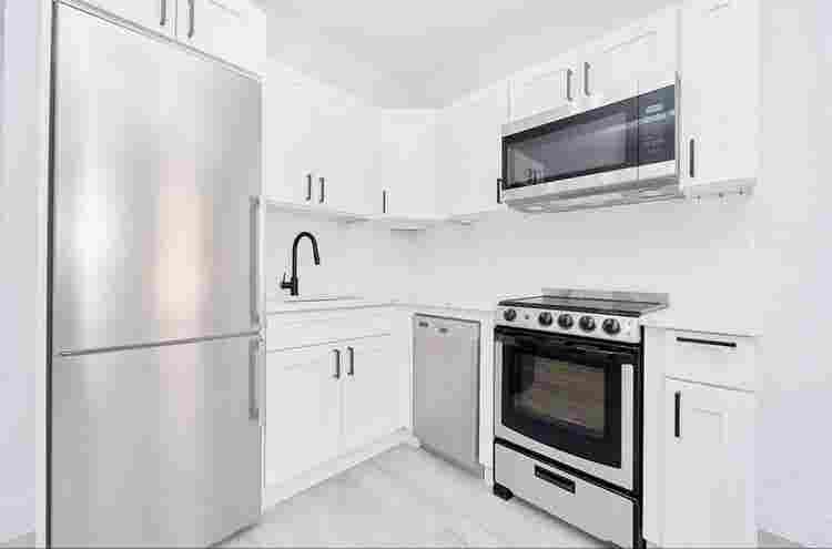 Looking for a roommate July 1st