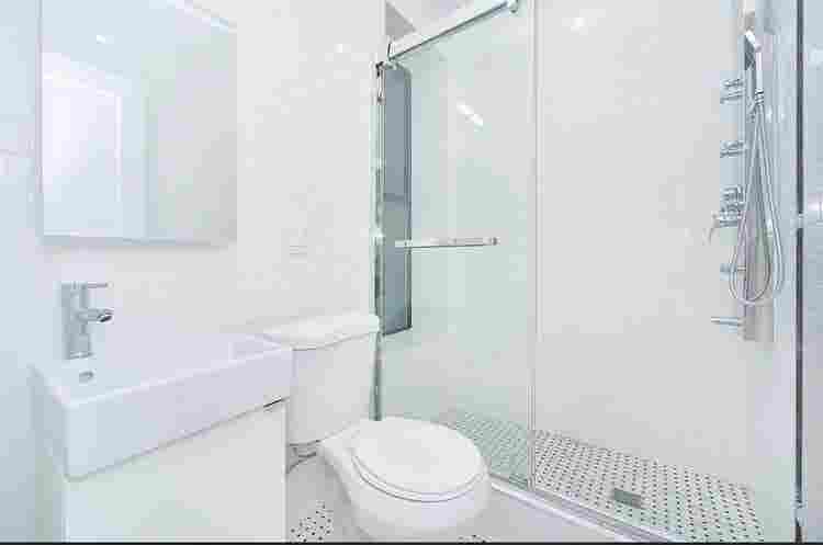 Looking for a roommate July 1st