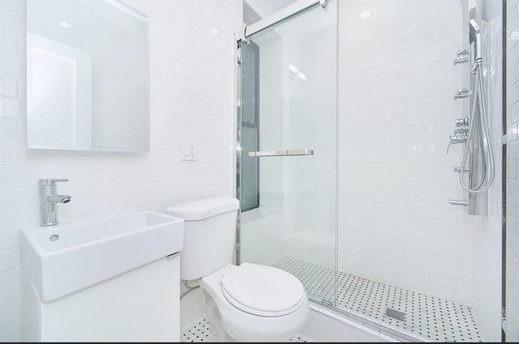 Looking for a roommate July 1st