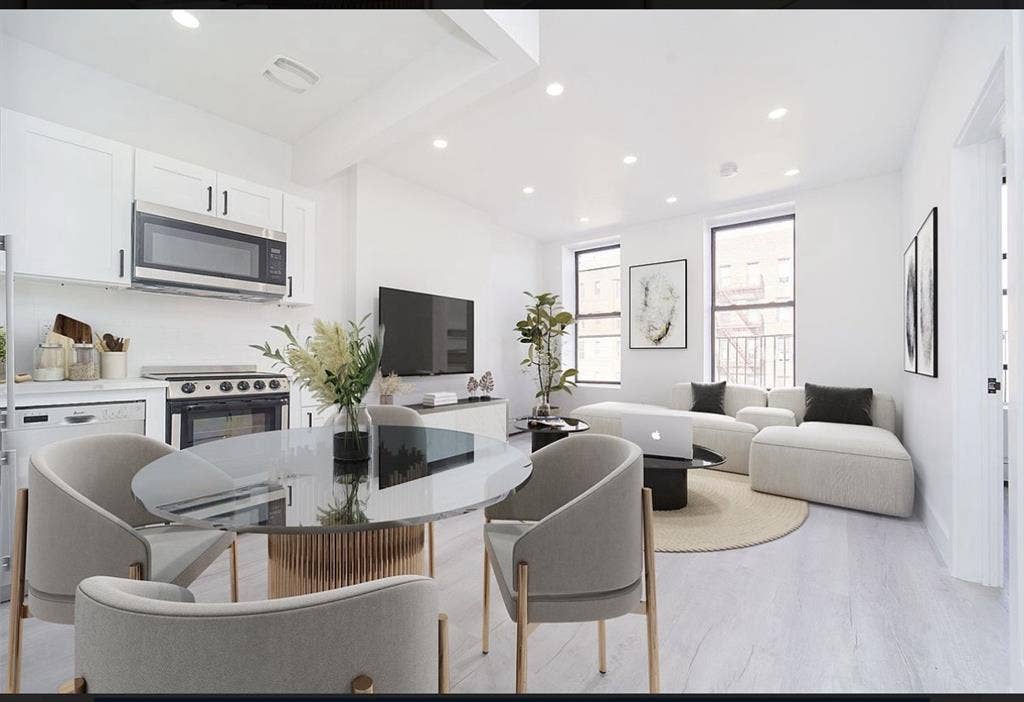 Looking for a roommate July 1st