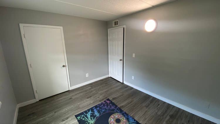 Room 4 Clean Man w/Job - NO Drunks