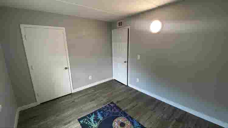 Room 4 Clean Man w/Job - NO Drunks