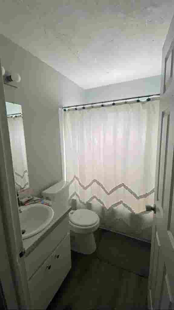 Room 4 Clean Man w/Job - NO Drunks