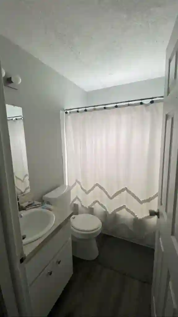 Room in Atl Bch open Dec 1st