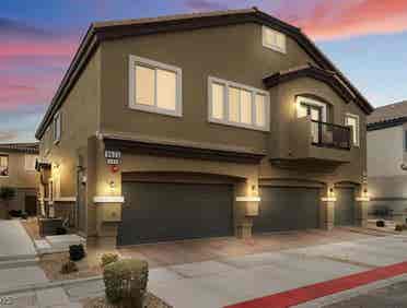 Room in lovely 2 story townhouse