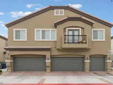 Room in lovely 2 story townhouse