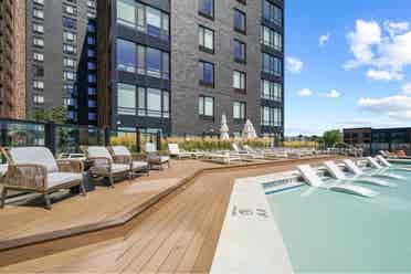 looking for roomate in hackensack