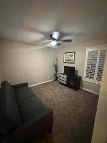 Room for rent with work station