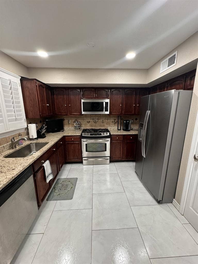 Room for rent with work station