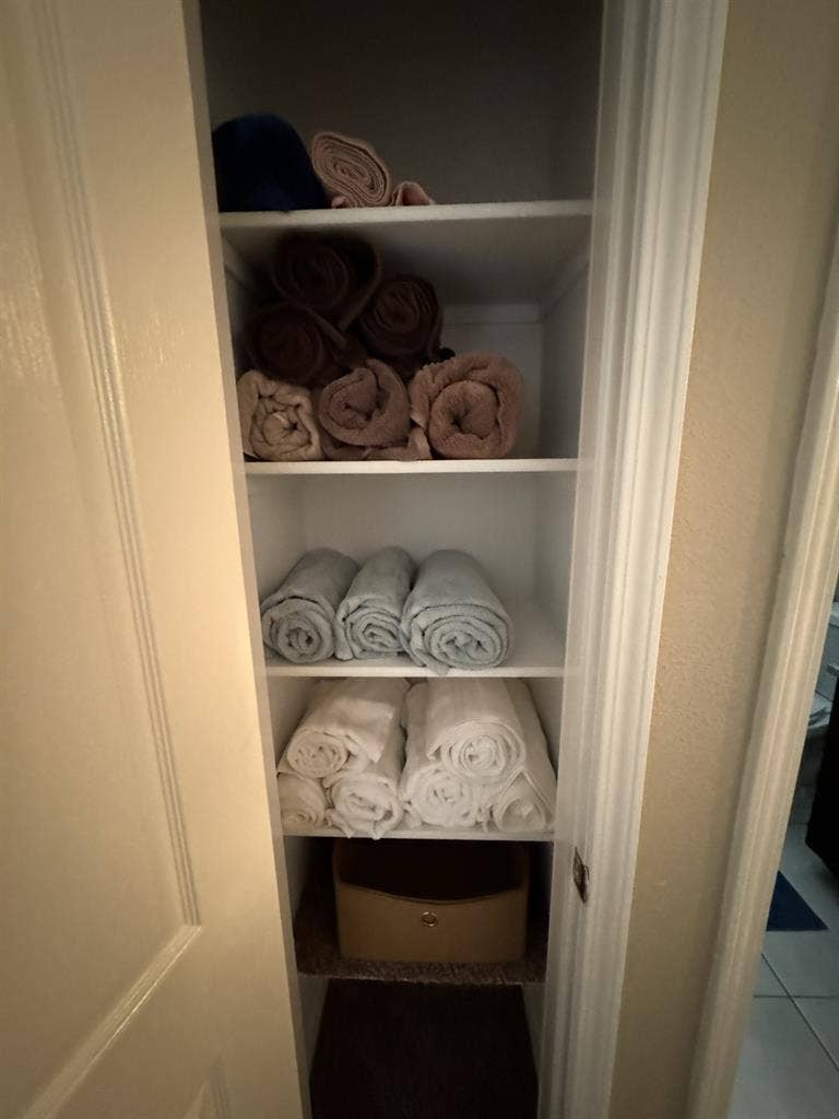 Room for rent with work station