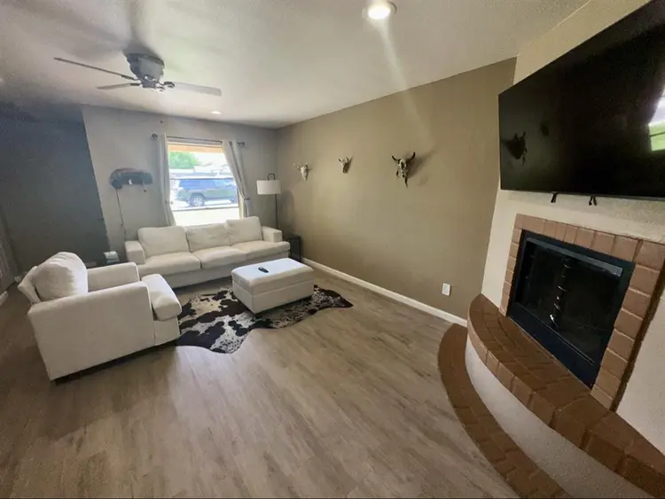 Room available in PHX home