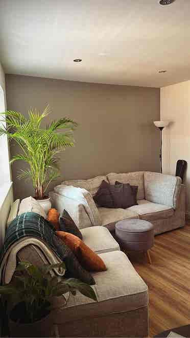 Spacious bedroom for rent