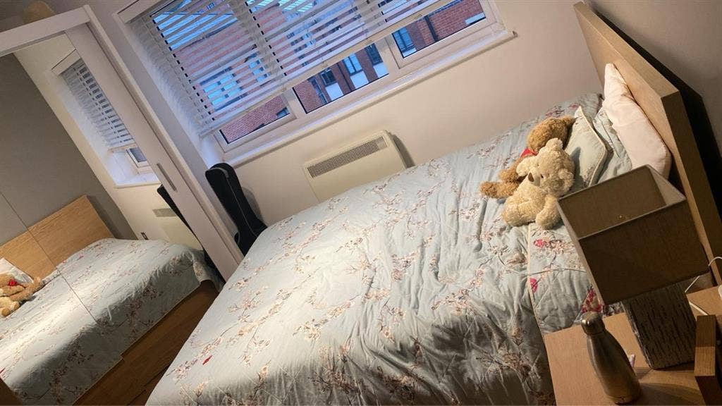 Spacious bedroom for rent