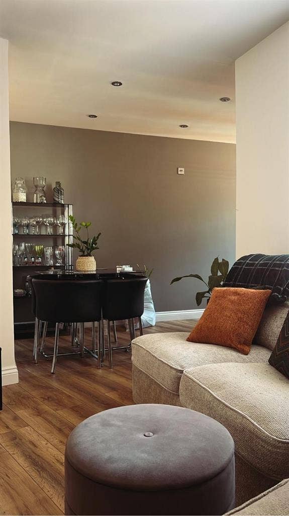 Spacious bedroom for rent