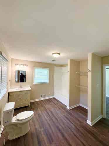 Rooms For Rent near Marta & I-!