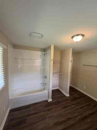 Rooms For Rent near Marta & I-!