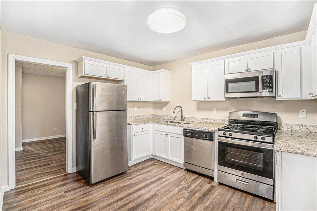 Rooms For Rent near Marta & I-!