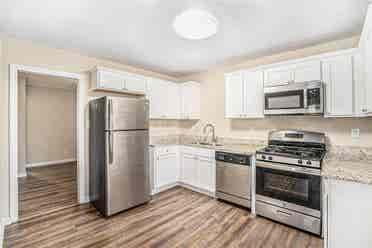 Rooms For Rent near Marta & I-!