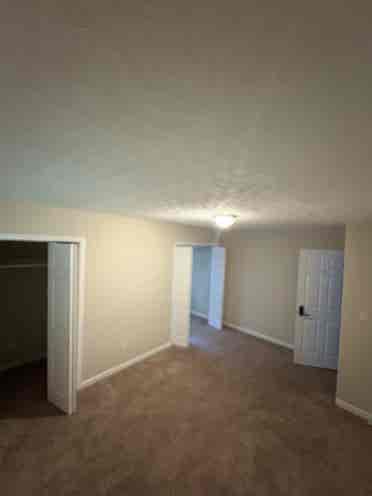 Rooms For Rent near Marta & I-!
