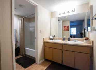 Lease takeover private bed and bath