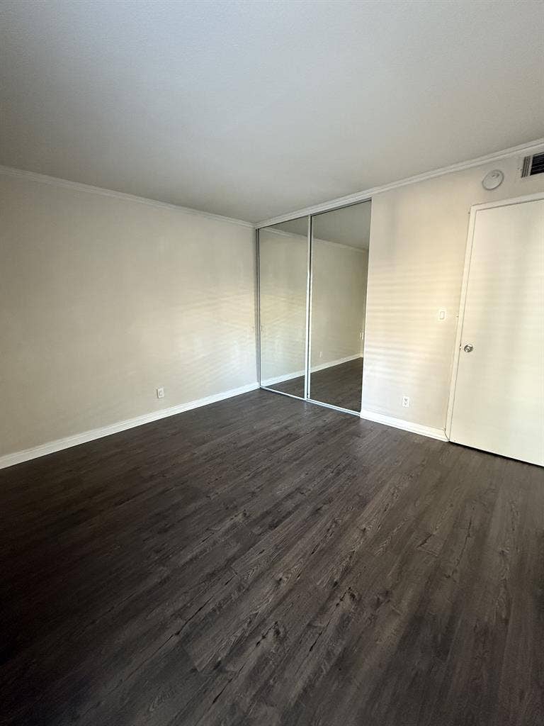 Private Bedroom Min from CSUN