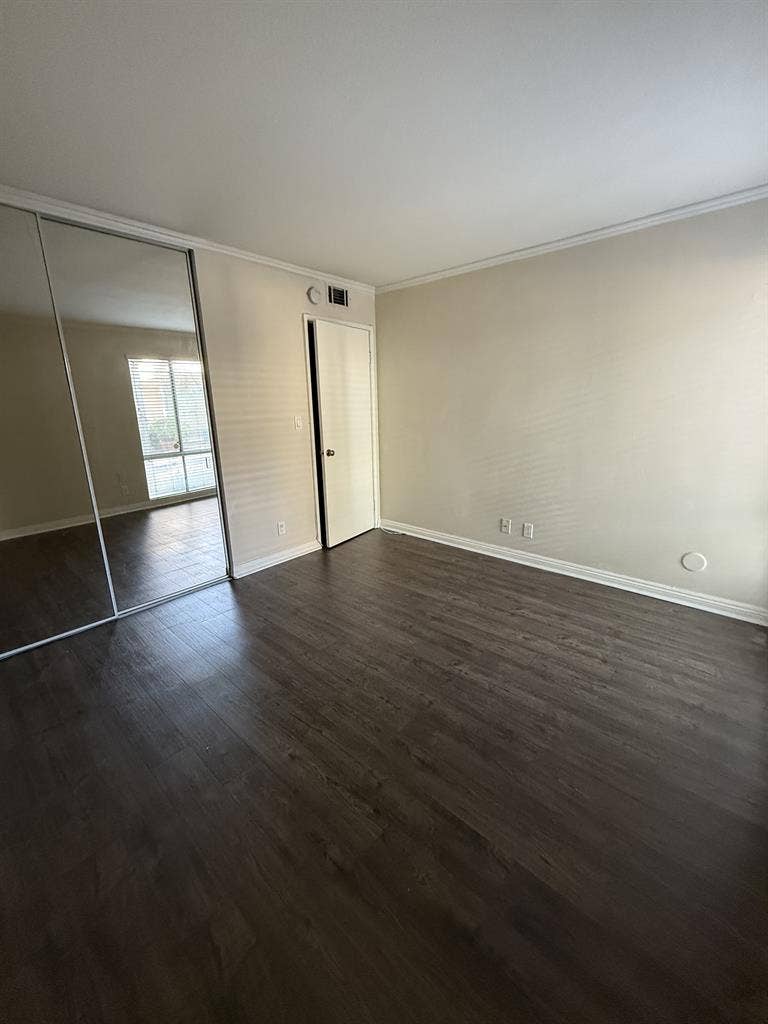 Private Bedroom  Min from CSUN