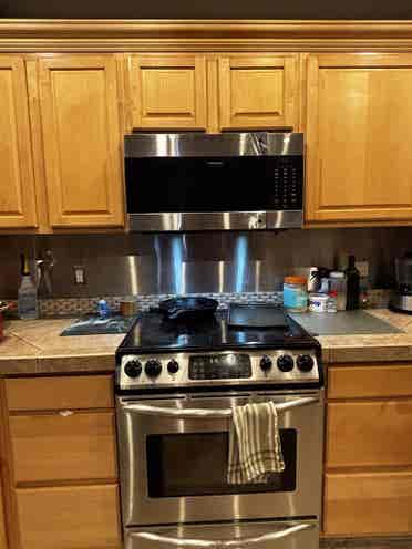 2 ROOMS FOR RENT: ROOMMATES WANTED