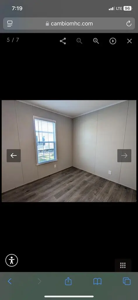 Looking for a decent roommate 🤎