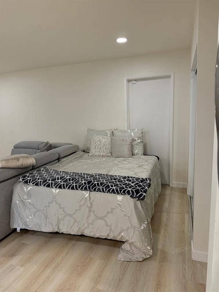 Studio South of Blvd near Freeway