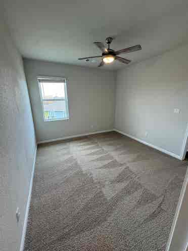🏡Room for rent, w/ big back yard! 
