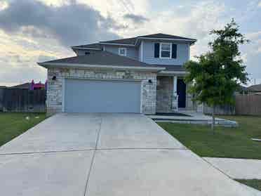 🏡Room for rent, w/ big back yard! 