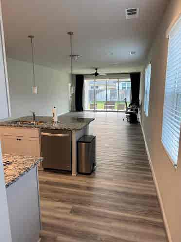 🏡Room for rent, w/ big back yard! 