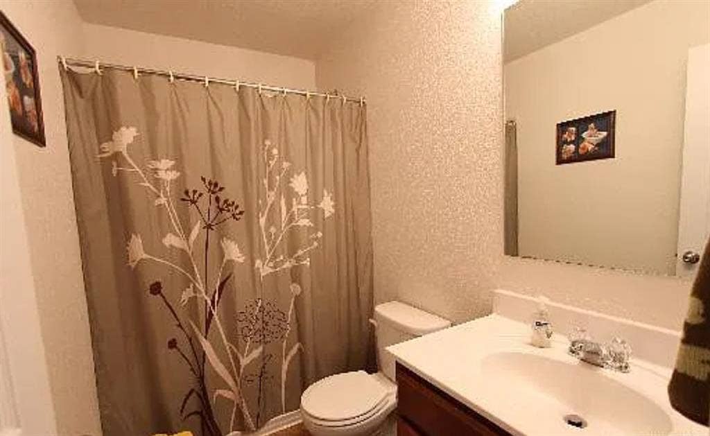 Room For Rent. West Side.