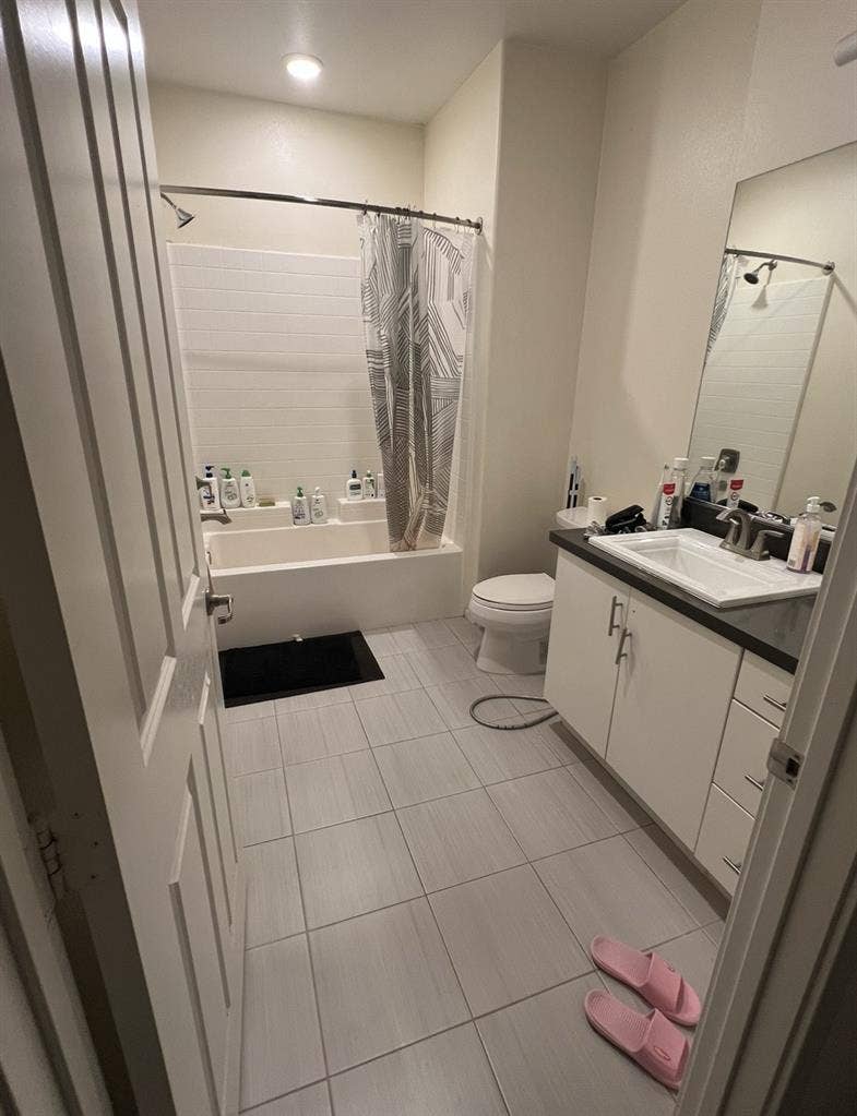 Private room in Torrey Hills