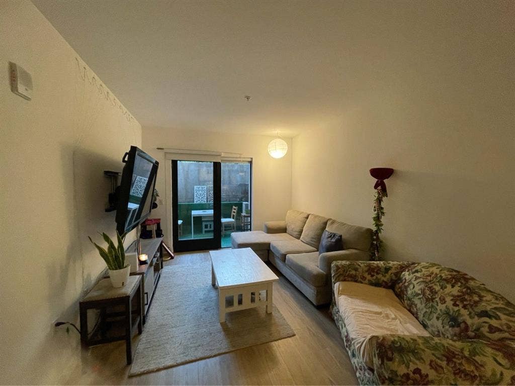 Hollywood Luxury Apartment