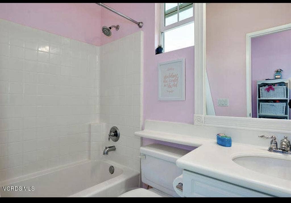 2 bedroom with bathrooms available