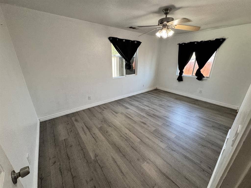 Room for rent with shared bathroom