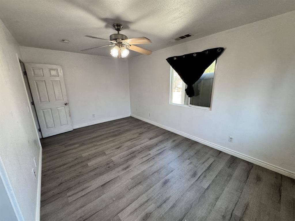 Room for rent with shared bathroom