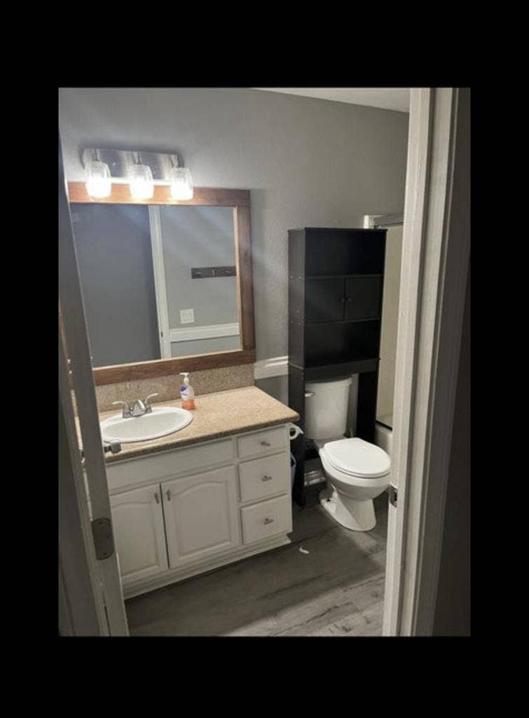 Room for rent with shared bathroom
