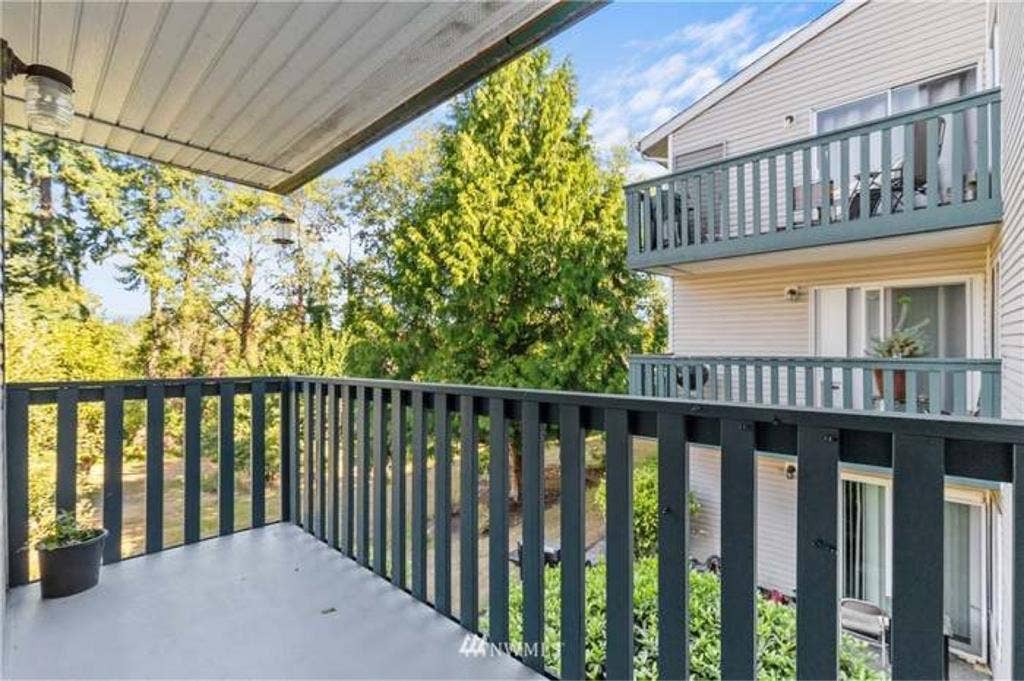 Highpointer condominium