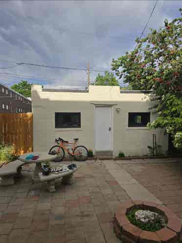 Stunning sunny flat needs roommates