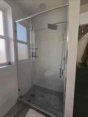 Stunning sunny flat needs roommates