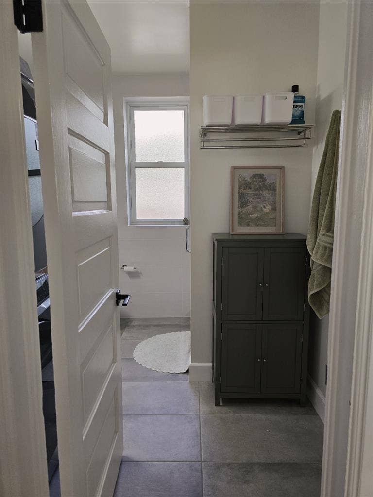 Stunning sunny flat needs roommates