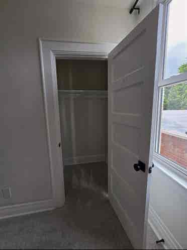 Stunning sunny flat needs roommates