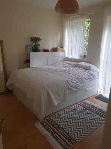 One sharing room available