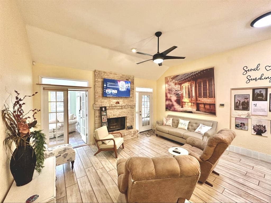 Roommates needed-furnished